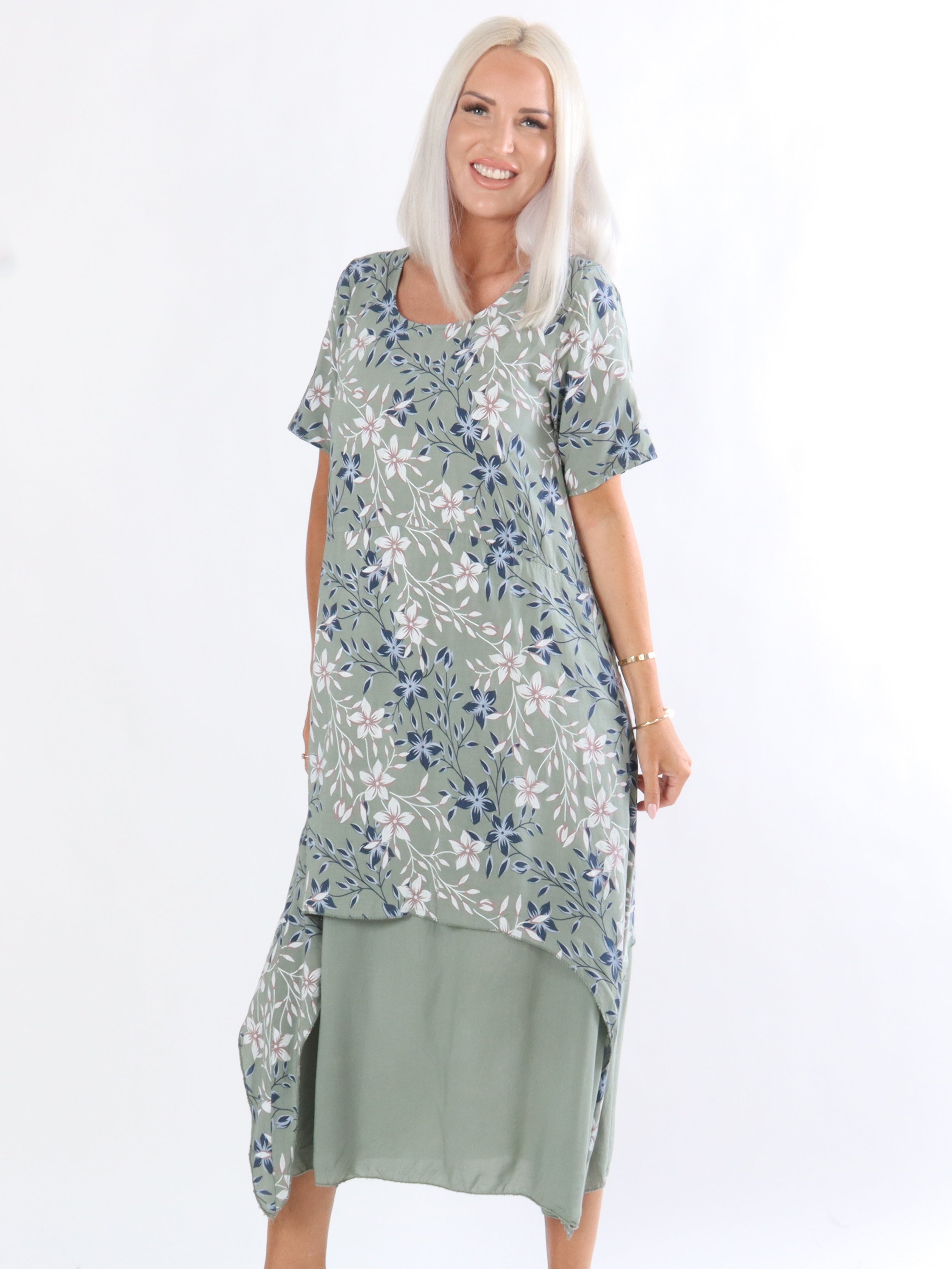 Marlon - Armégrön lång klänning med ett kortare lager med blommönster